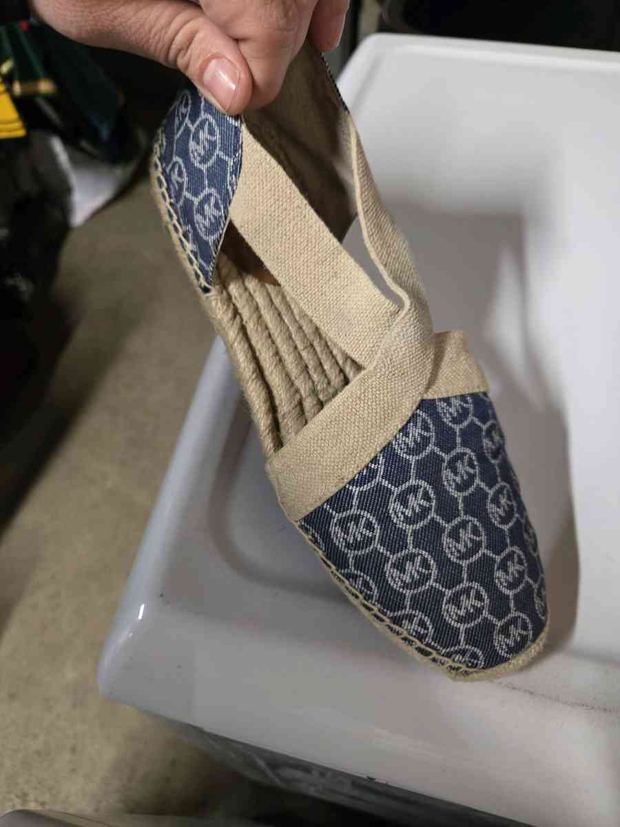 womens like new sandals size 9 no flaws perfect see all pics - Manteca, California - FleaMarketBay