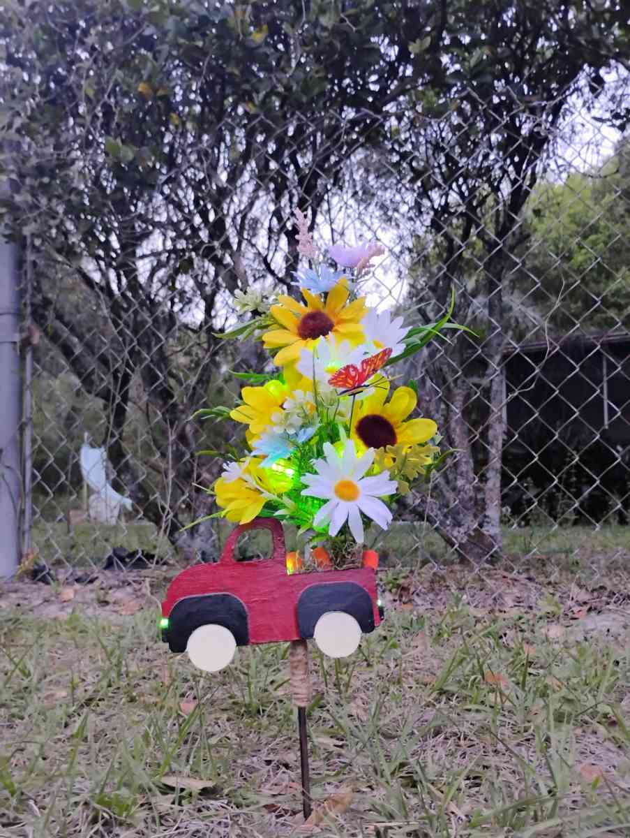 light up graveside flowers for loved ones - Jacksonville, Florida - FleaMarketBay