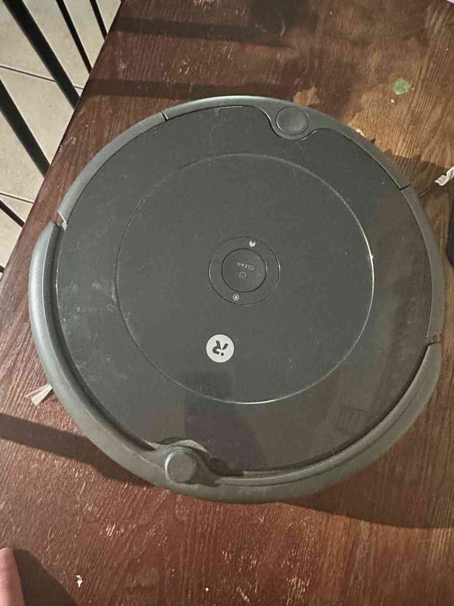 iRobot Roomba 694 WiFi Robot Vacuum - Tampa, Florida - FleaMarketBay