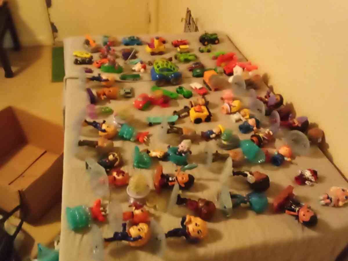 variety of toys - Gainesboro, Tennessee - FleaMarketBay