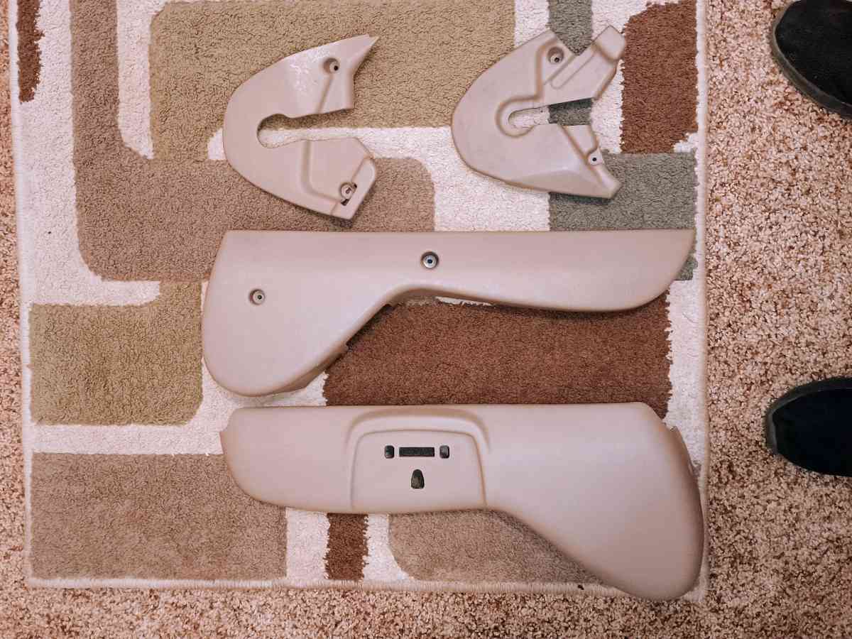 4 runner seat track passenger side - Magna, Utah - FleaMarketBay