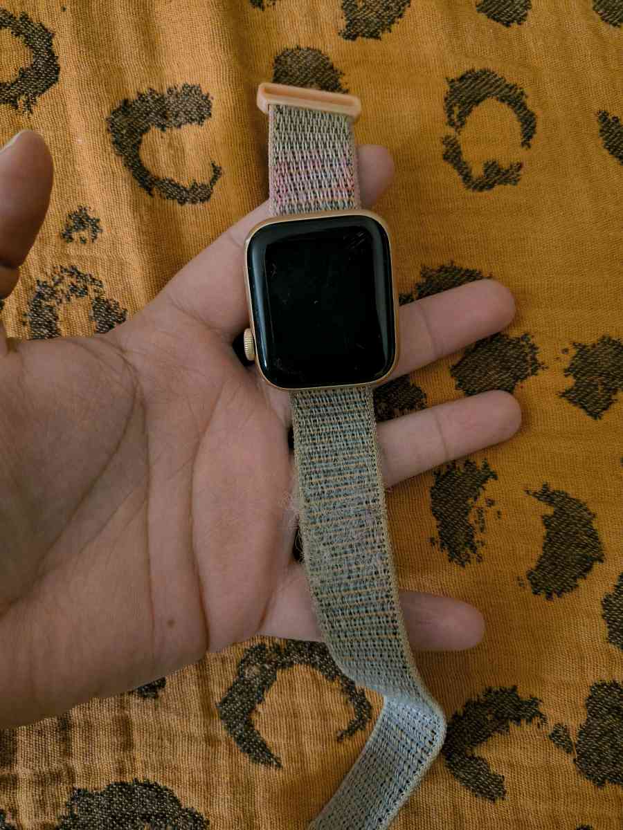 apple watch series 4 - Thousand Palms, California - FleaMarketBay