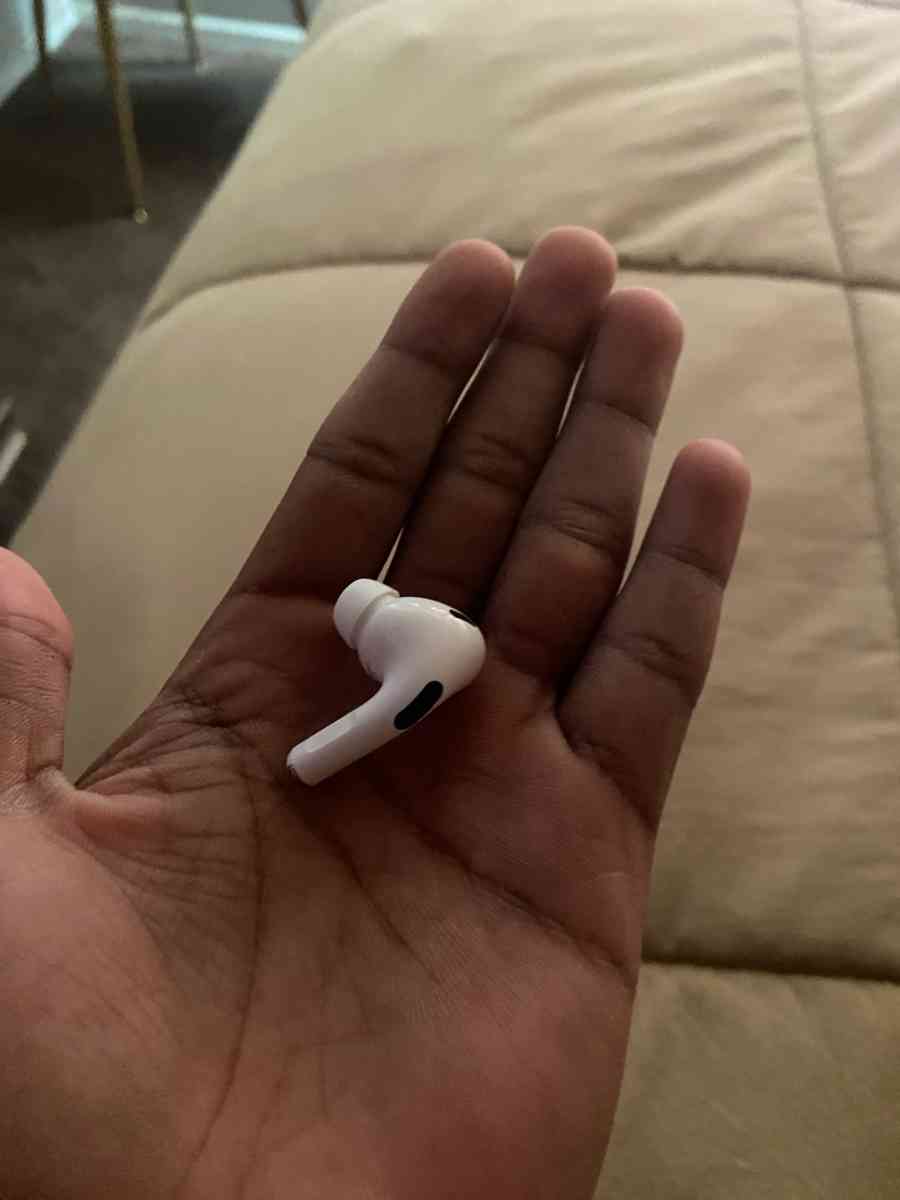 selling air pod gen - Duncanville, Texas - FleaMarketBay