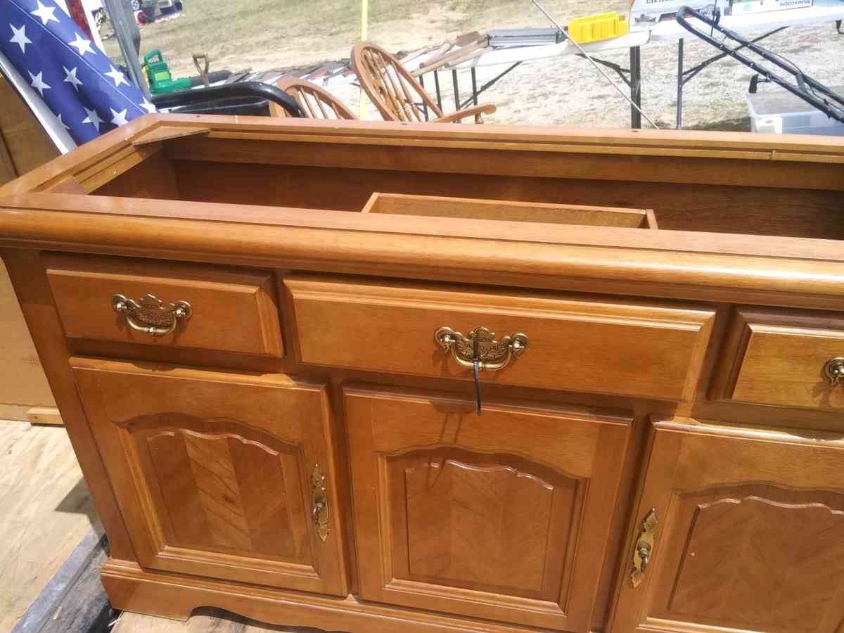 Oak China Cabinet - Floyds Knobs, Indiana