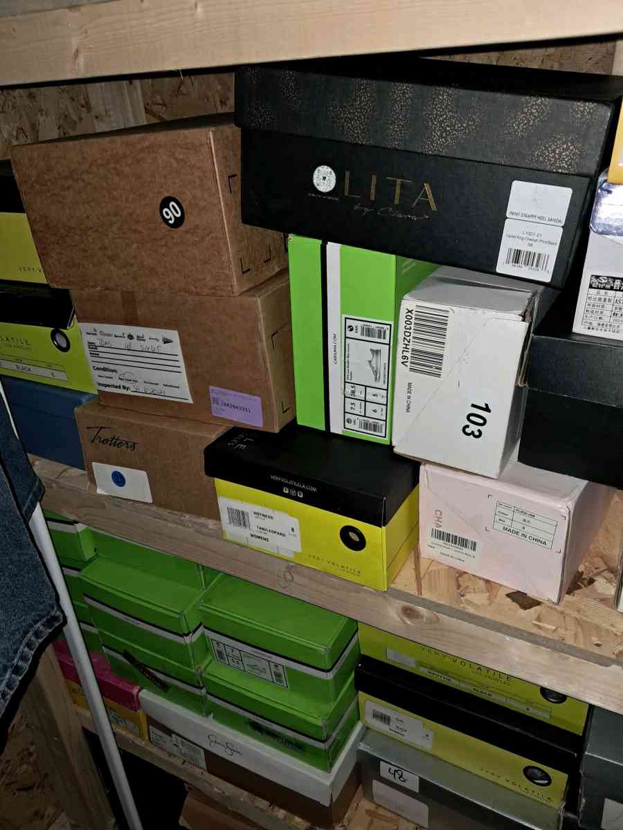 220 Pairs Of mixed shoes - Linden, Tennessee - FleaMarketBay