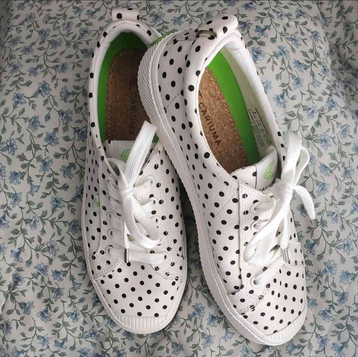 Womens sneakers - Bowling Green, Kentucky