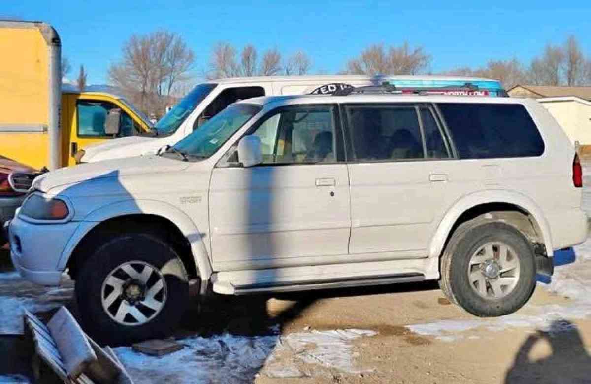 2002 Mitsubishi Montero Sport - Colorado Springs, Colorado - FleaMarketBay