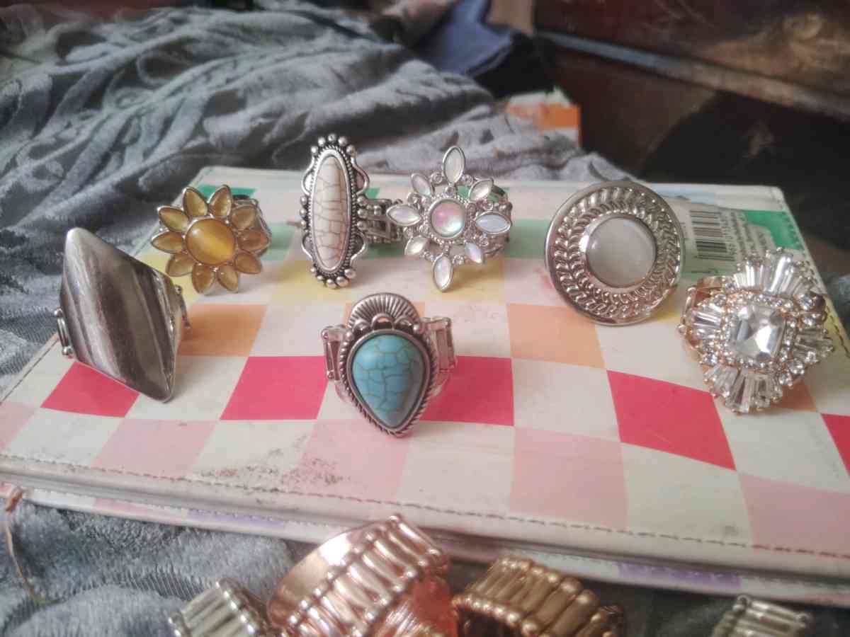 Vintage Costume Rings - Kansas City, Missouri - FleaMarketBay