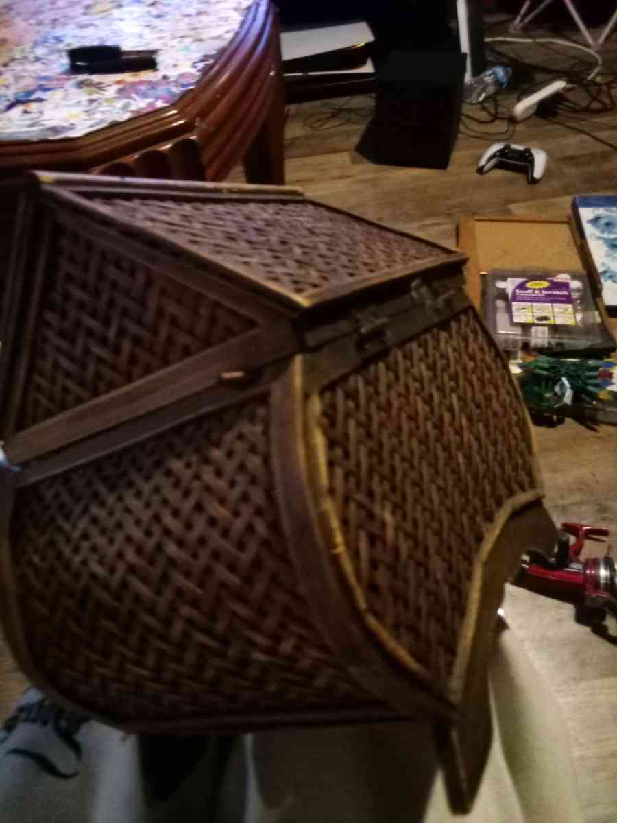 wicker container - Mc Minnville, Tennessee - FleaMarketBay