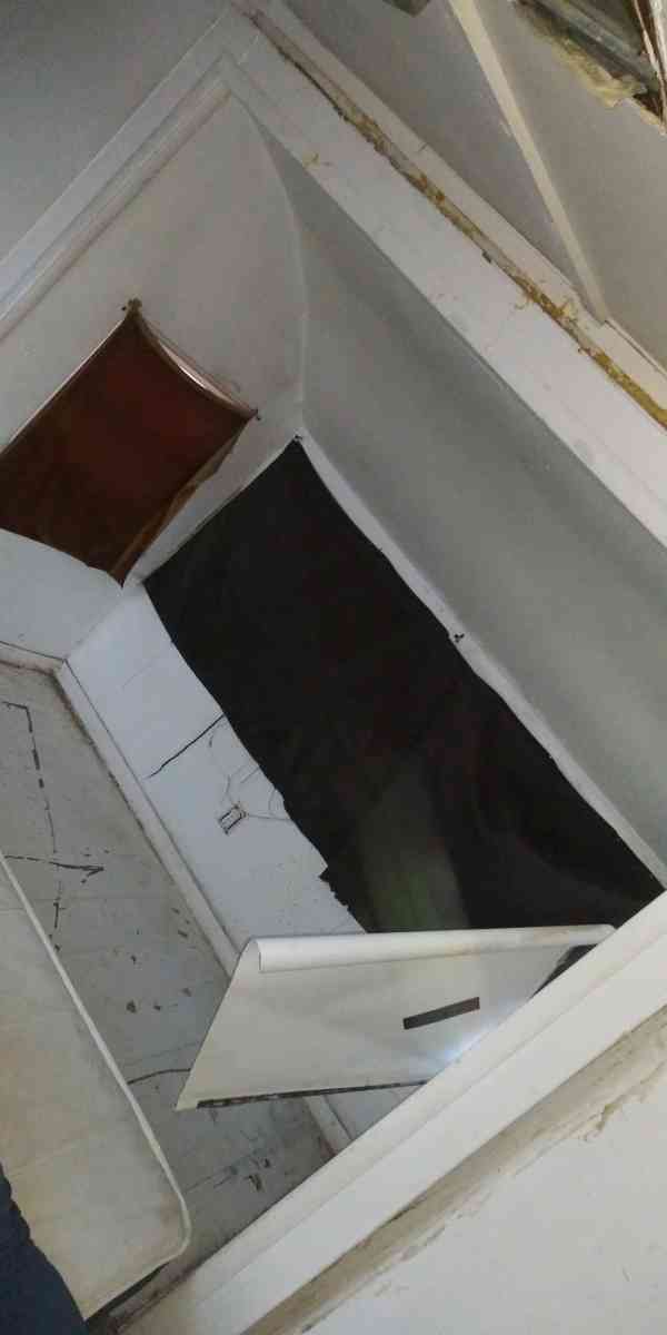 Traveleze Pop Out Trailer - Lucerne Valley, California - FleaMarketBay