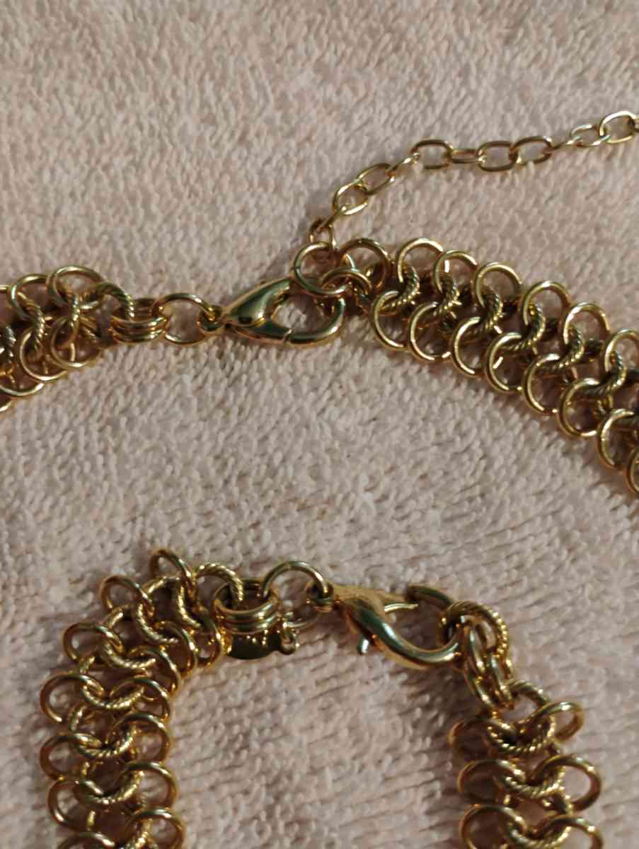 beautiful gold tone Necklace set - Bowie, Texas - FleaMarketBay