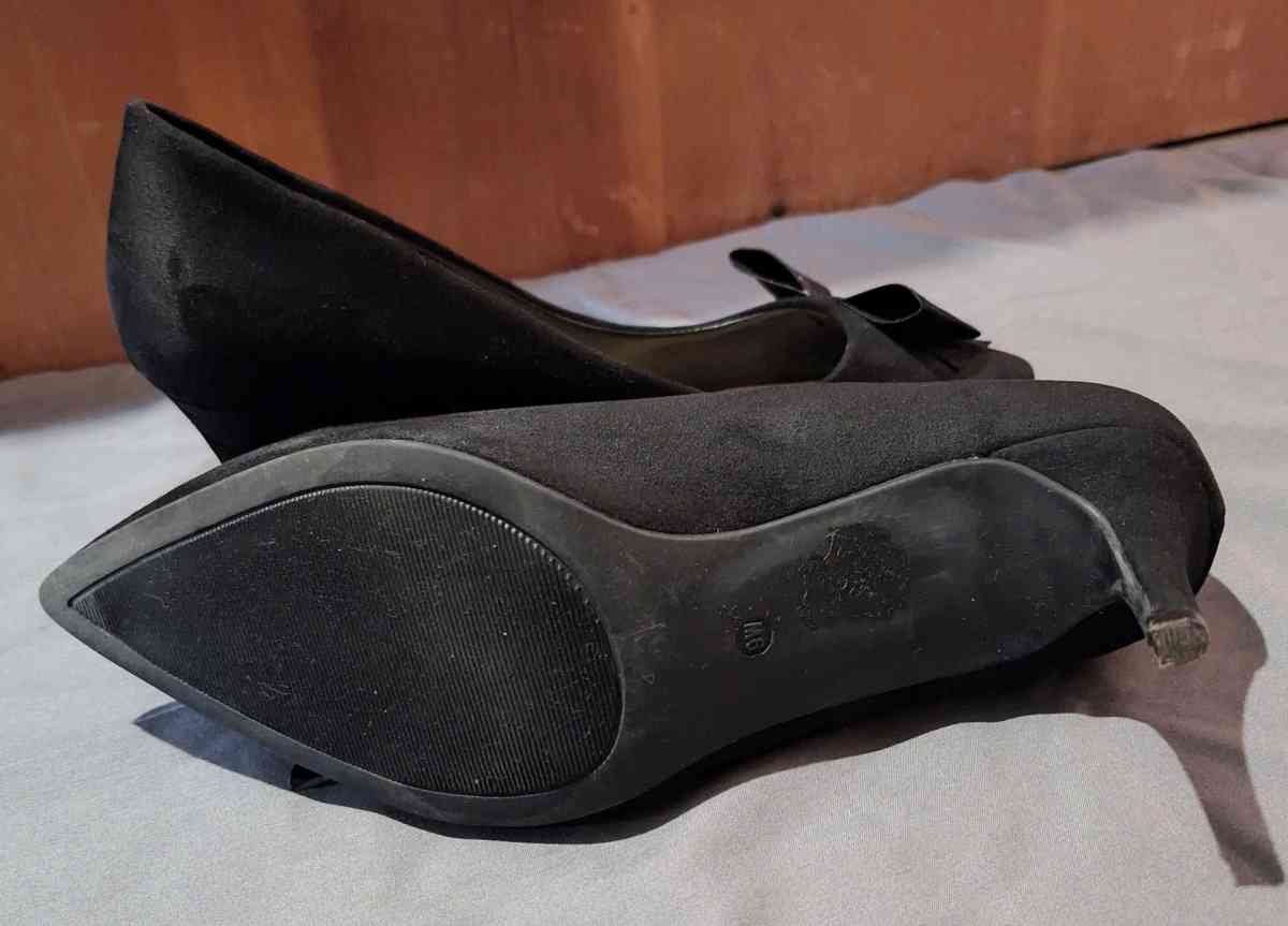 C Comfort Est 1946 Womens All Black Suede High Heel Shoes - Buckingham, Virginia - FleaMarketBay