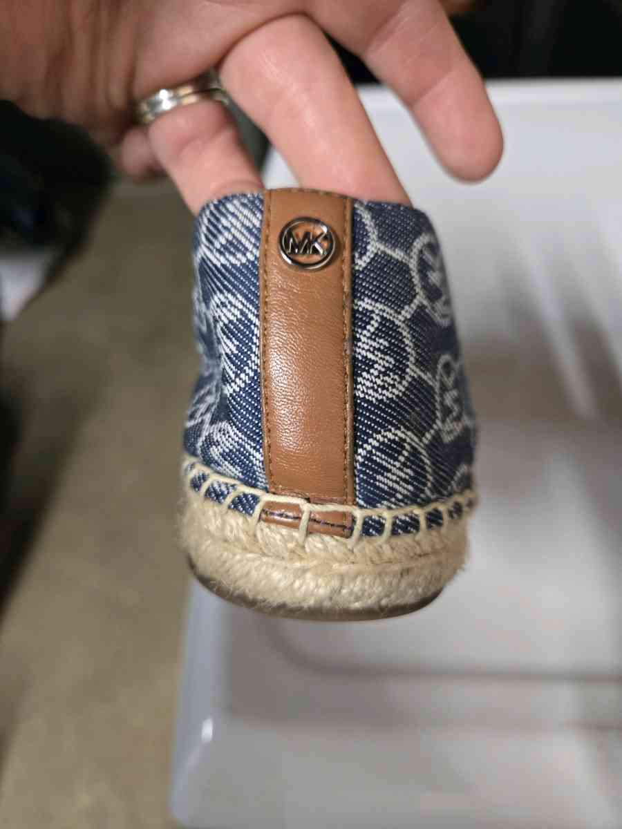 womens like new sandals size 9 no flaws perfect see all pics - Manteca, California - FleaMarketBay