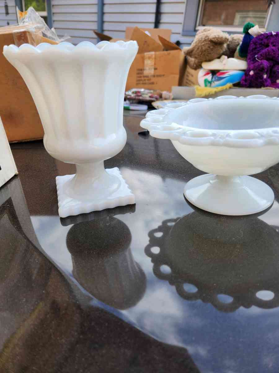 vantage white milk glass at least 50 years old - Stockton, California