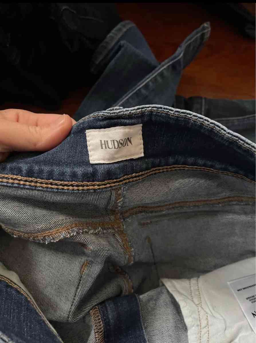 huge lot of womens jeans - Lyndhurst, New Jersey - FleaMarketBay