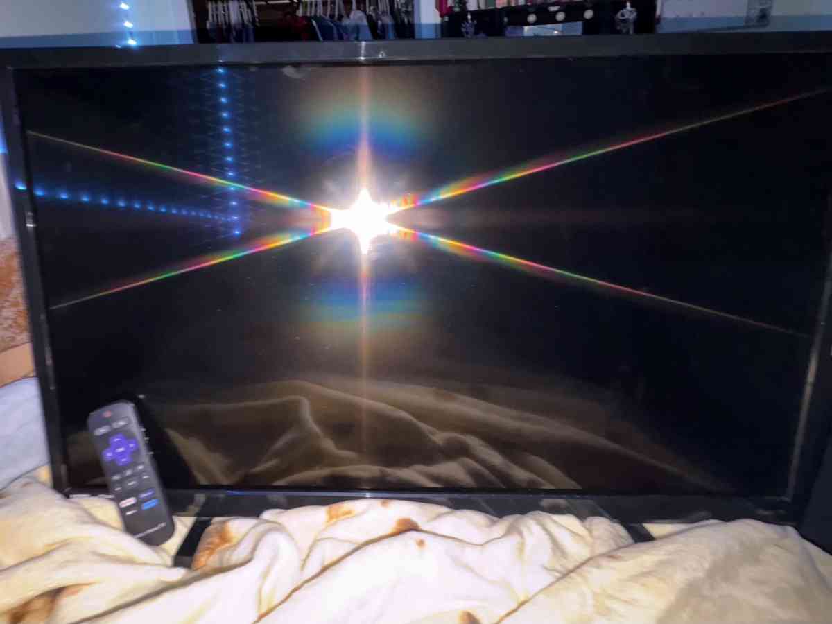 32 inch Roku tv - Port Huron, Michigan - FleaMarketBay