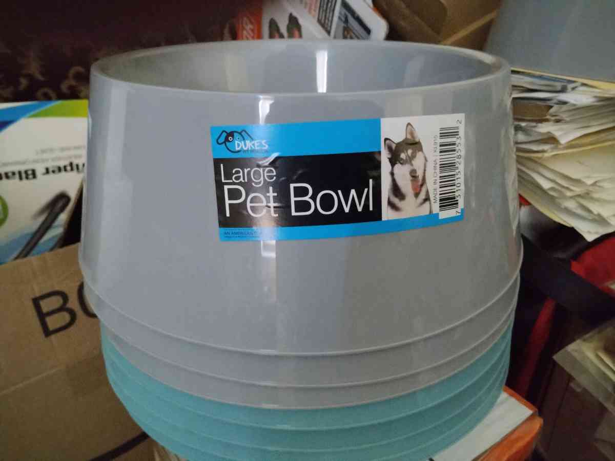 Large Dog Bowl and medium sized reflective harnesses for sal - New Windsor, New York