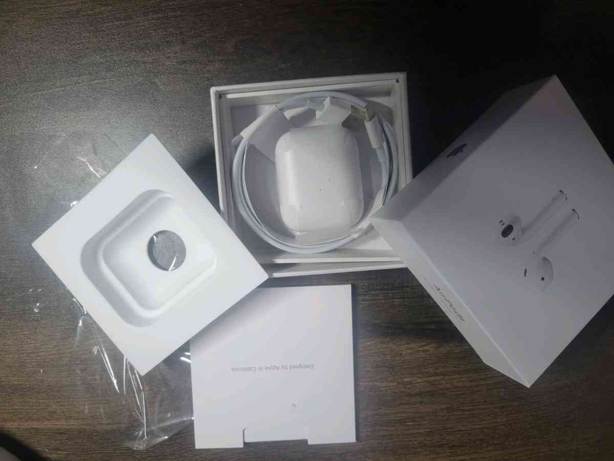 airpod earbuds - Rancho Cordova, California - FleaMarketBay