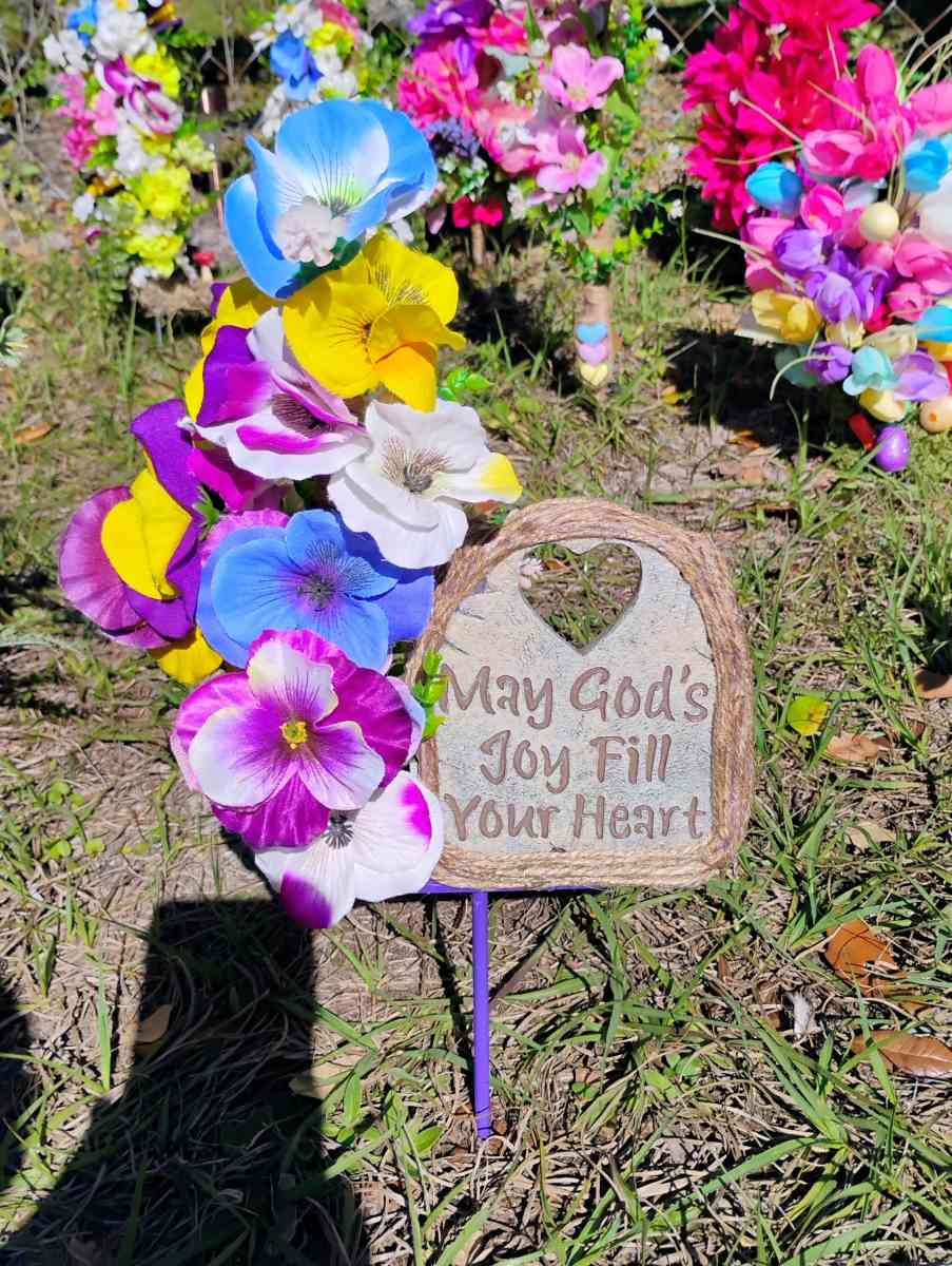 Beautiful graveside flowers - Jacksonville, Florida - FleaMarketBay