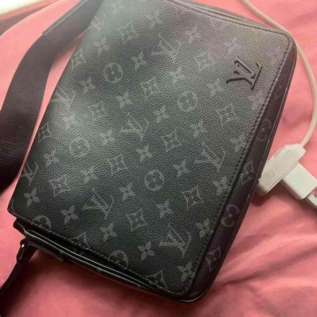 Louis Vuitton throw offer