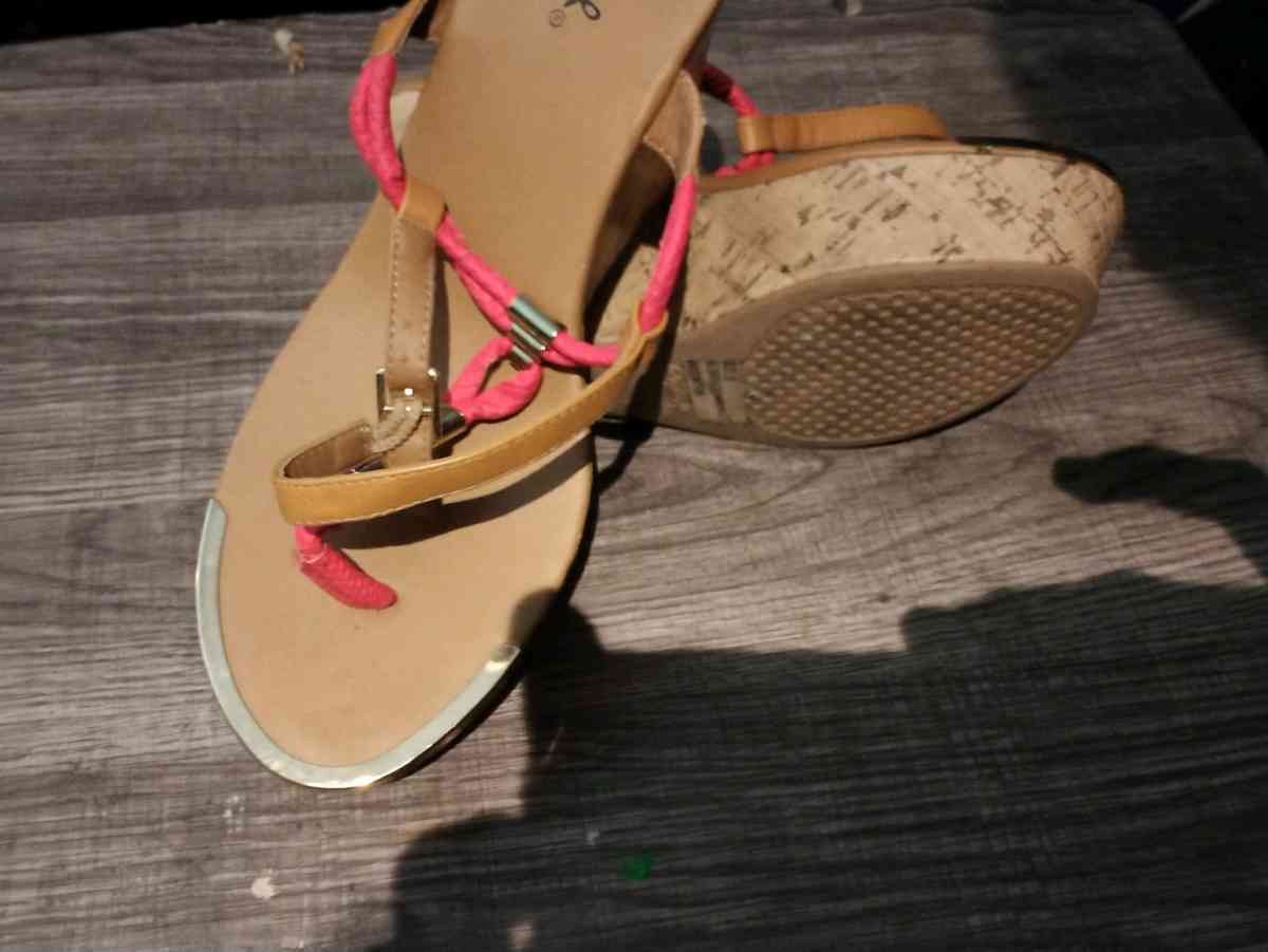 shoes - Cleveland, Ohio - FleaMarketBay