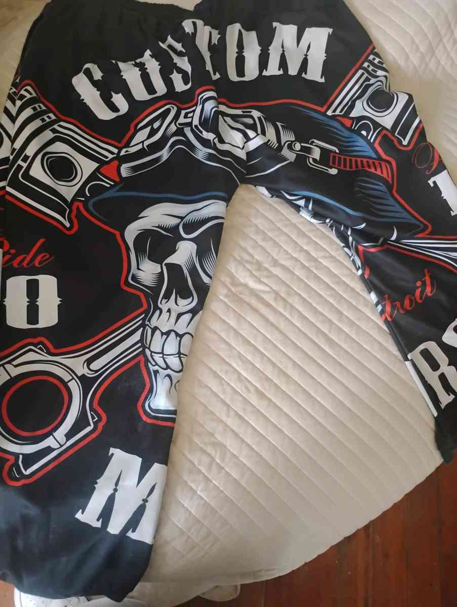 outfit for men or and women - Saint Joseph, Missouri - FleaMarketBay