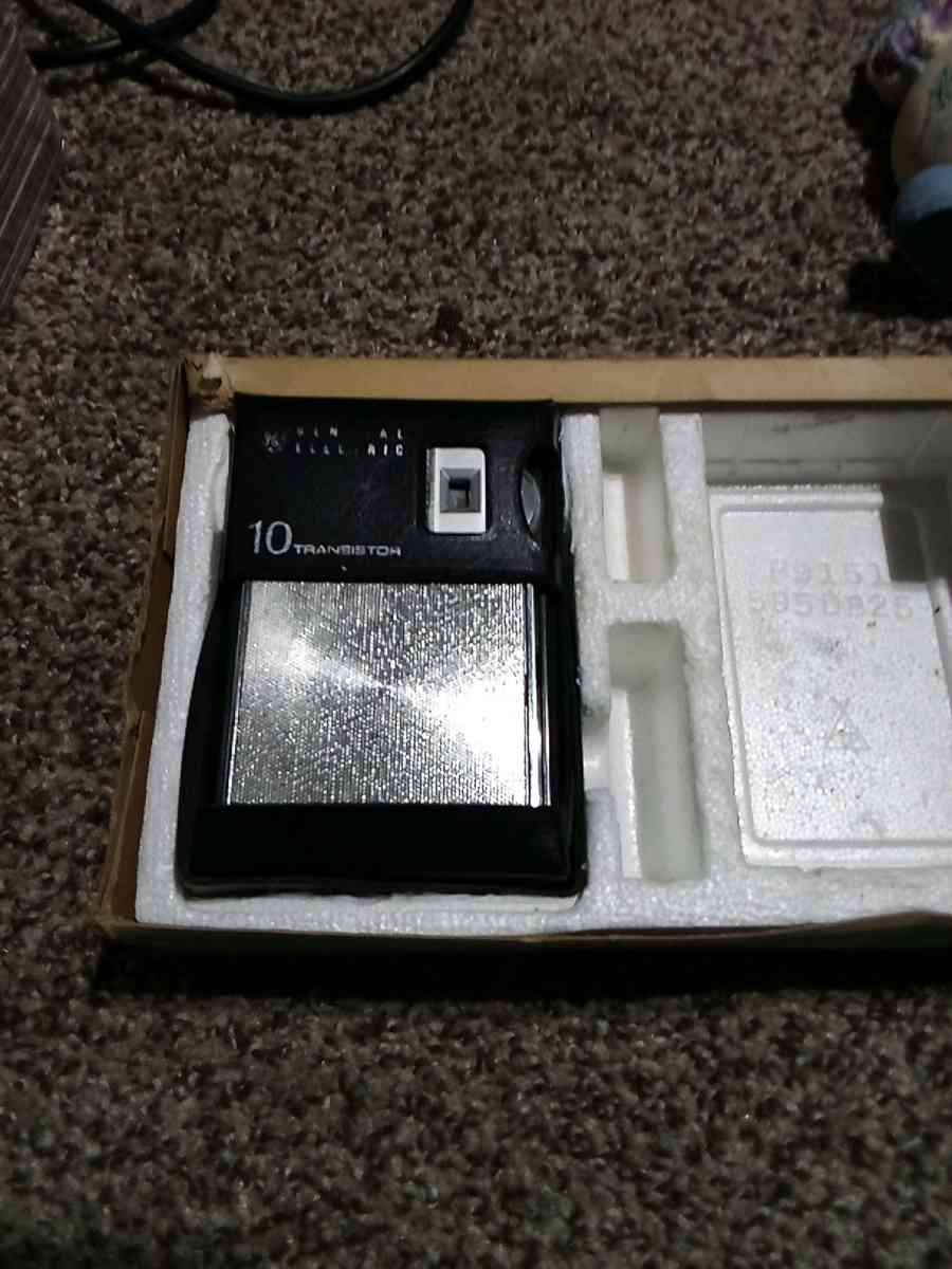 antique transistor radio - Mc Minnville, Tennessee - FleaMarketBay