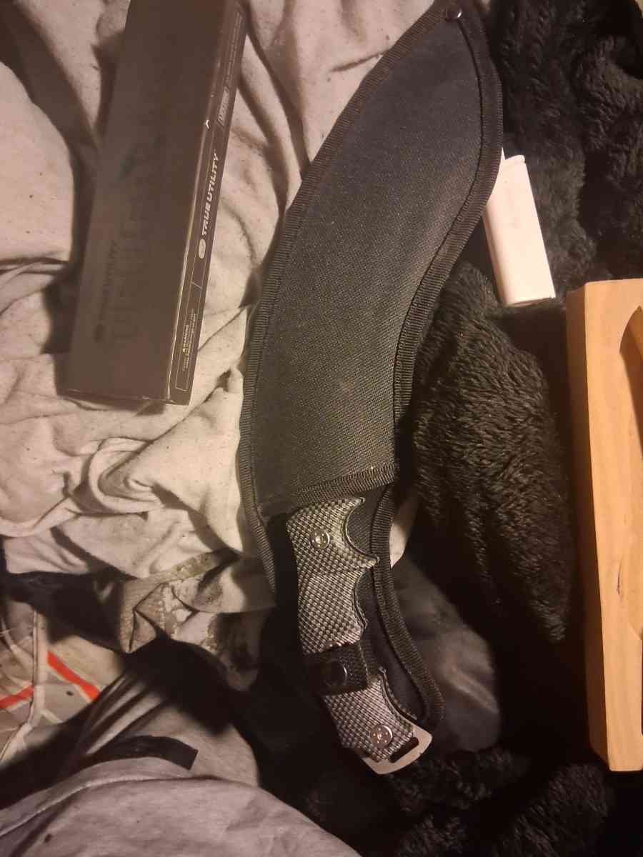 assorted variety of knives 70bucksfor all OBO will negotiate - Farmingdale, Maine - FleaMarketBay