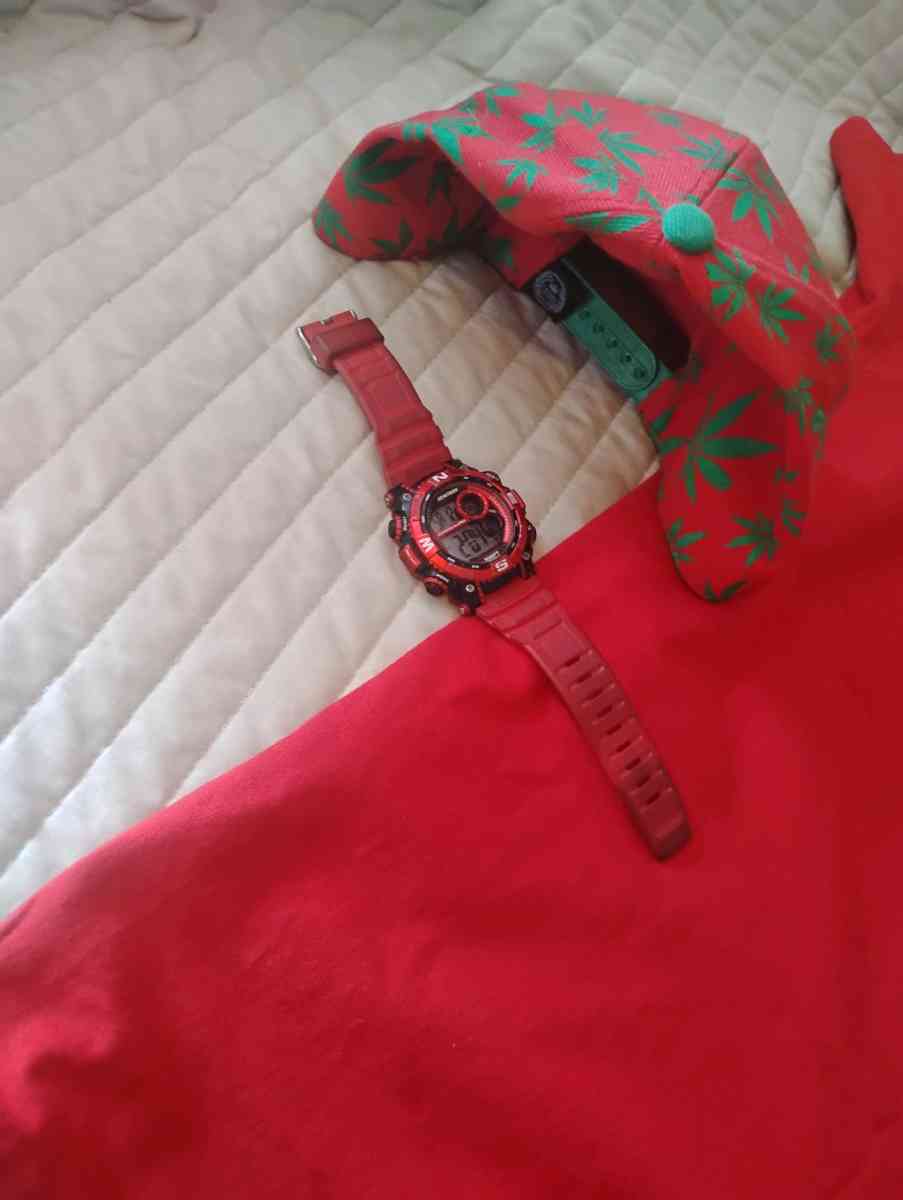 clothes red - Saint Joseph, Missouri - FleaMarketBay