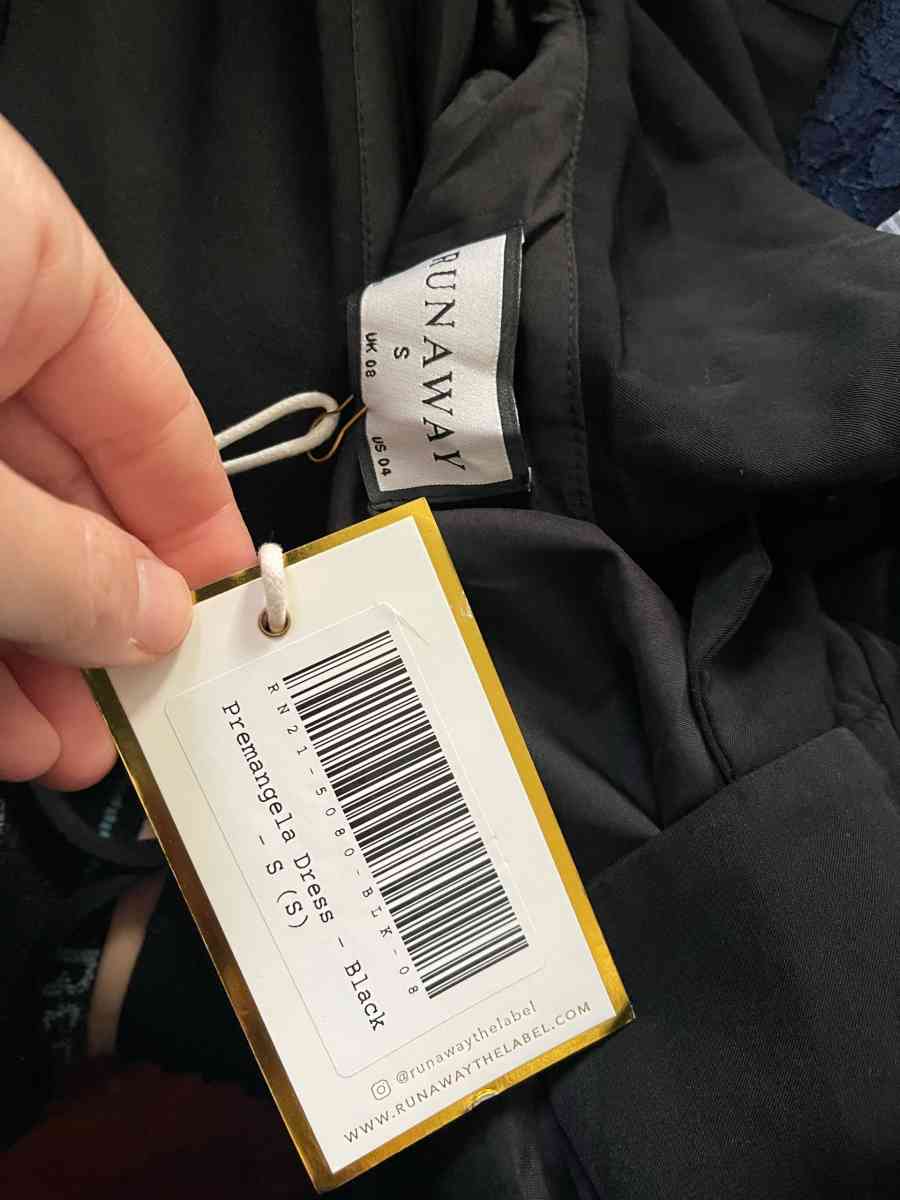 6 bags of womens dresses mixed sizes - Lyndhurst, New Jersey - FleaMarketBay