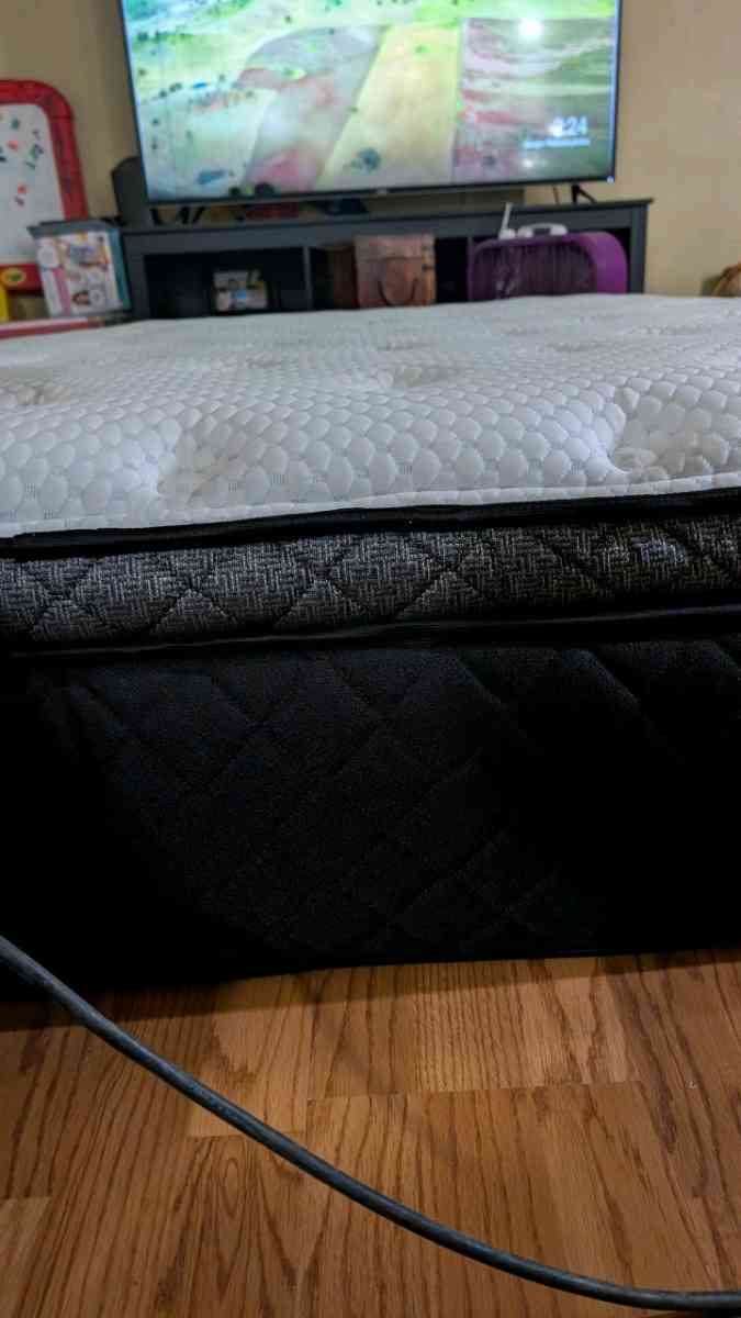 king mattress - Walker, Louisiana - FleaMarketBay