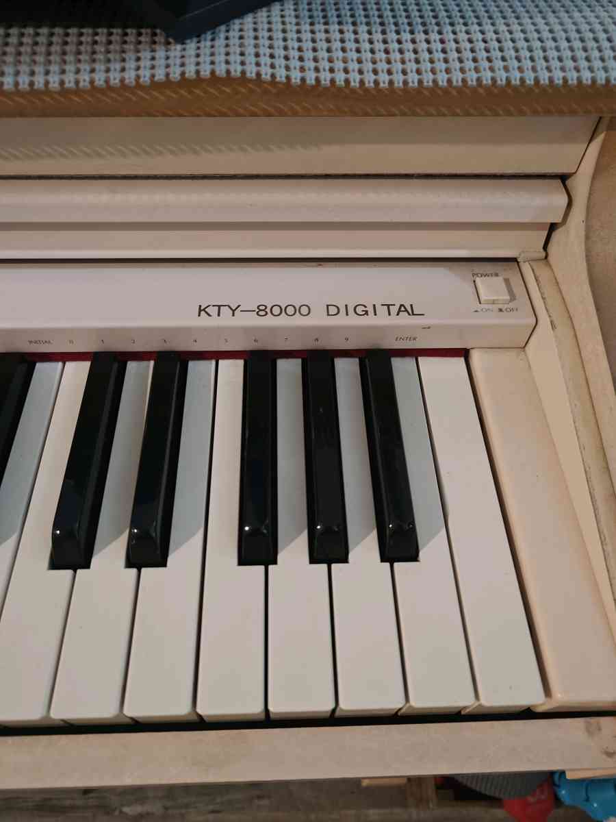 Digital Piano - Long Beach, California - FleaMarketBay