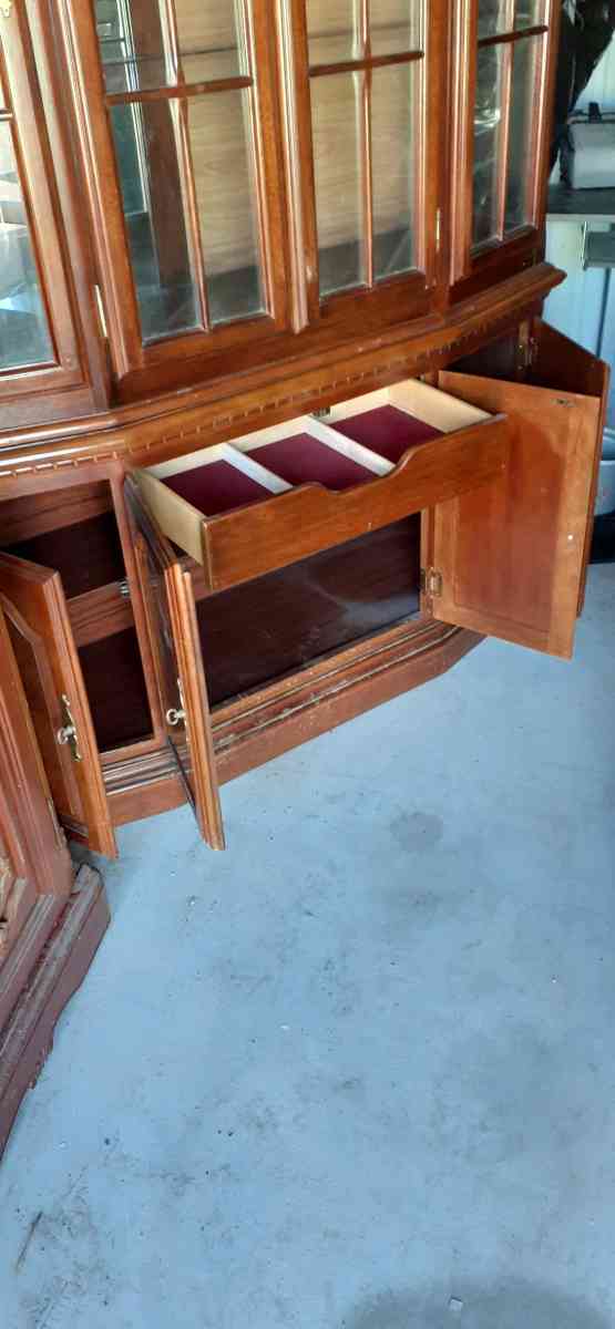 China Cabinet - Baytown, Texas - FleaMarketBay