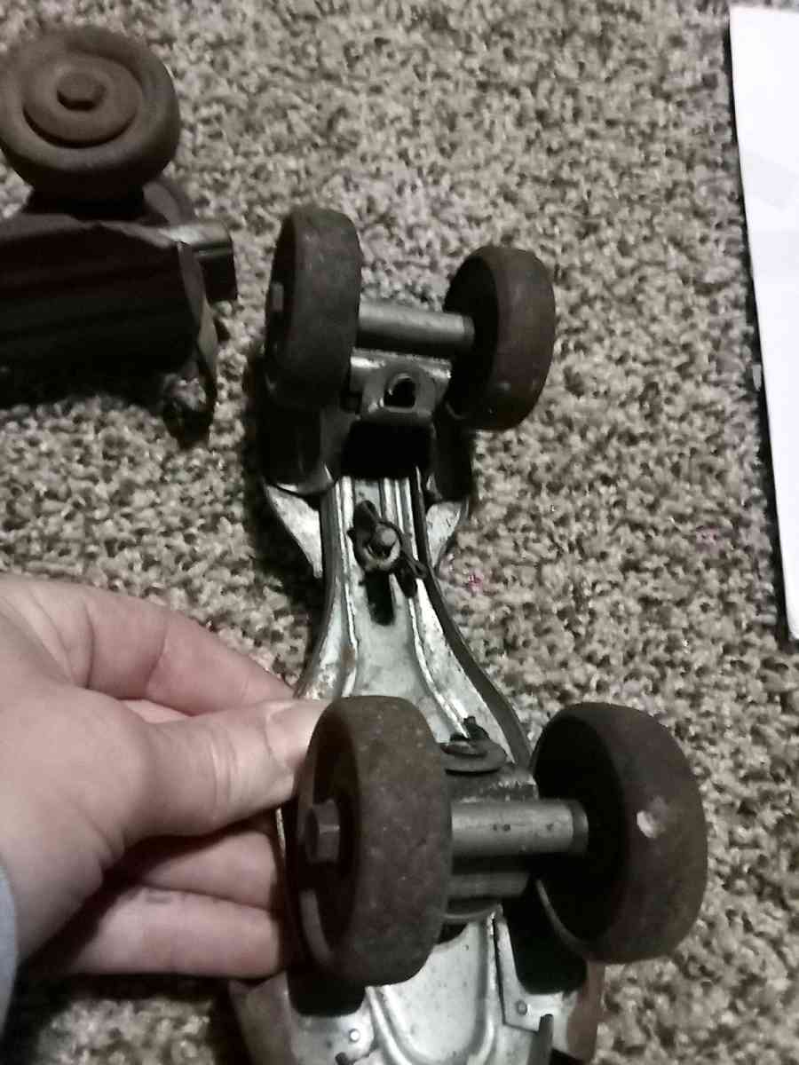 antique metal rolling skates - Mc Minnville, Tennessee - FleaMarketBay