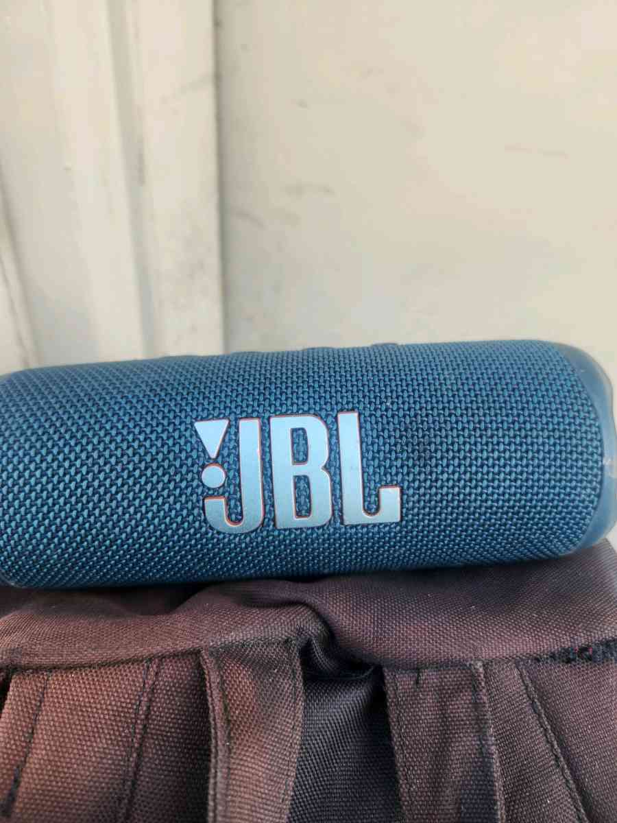 JBL FLIP 6 Speaker - Alicia, California