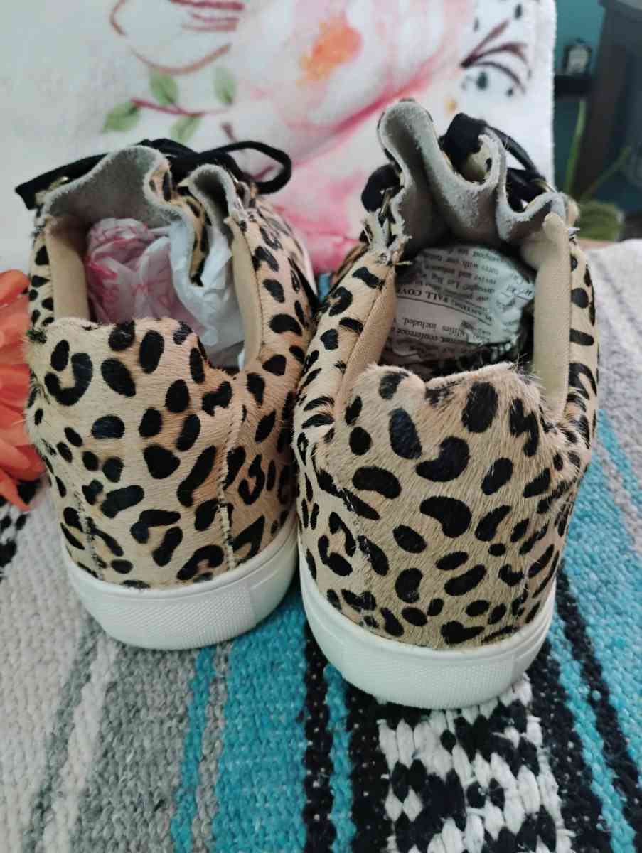 Leopard print sneakers - Bowie, Texas - FleaMarketBay