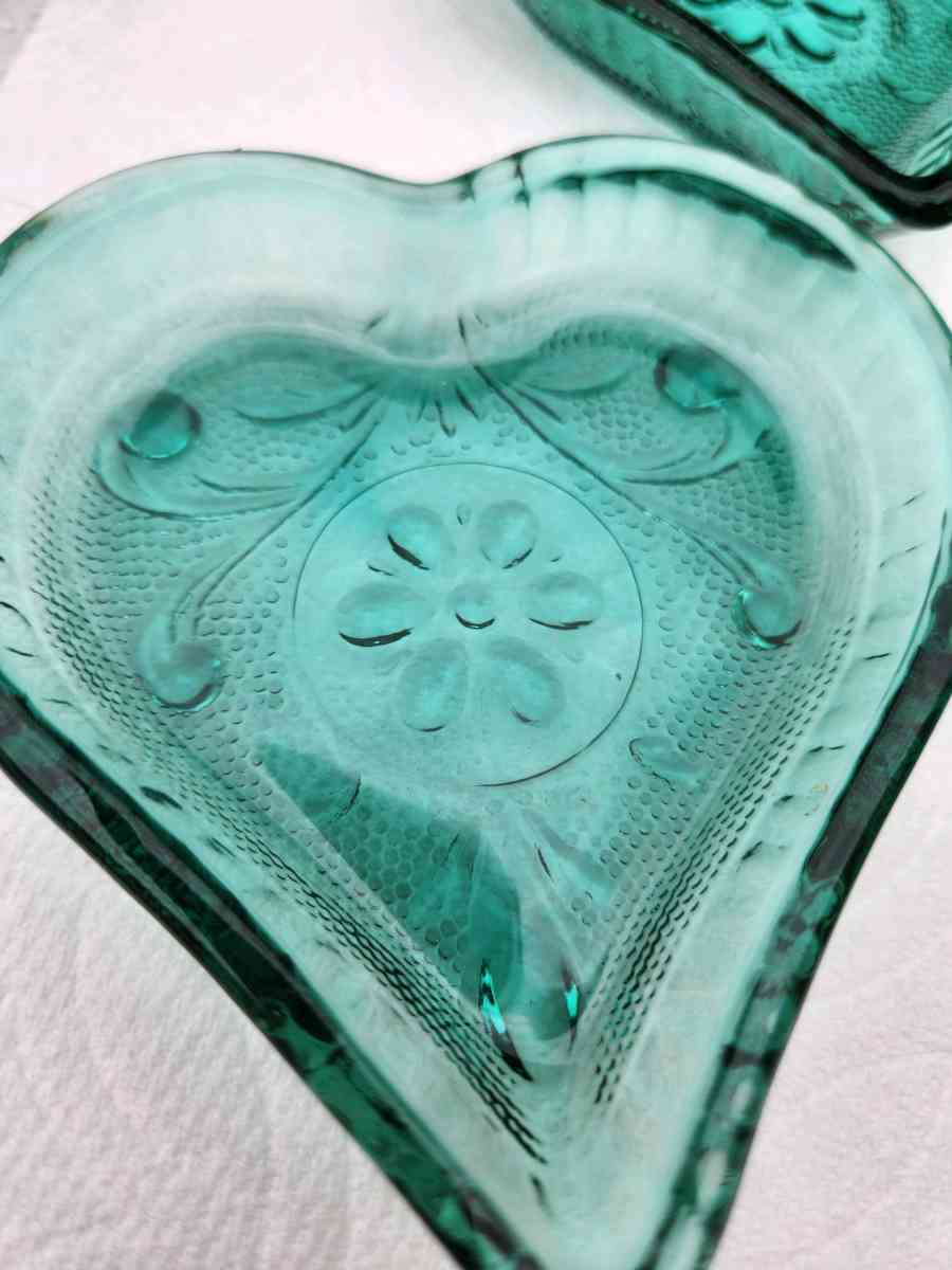 cristal green small candy dish - Stockton, California - FleaMarketBay