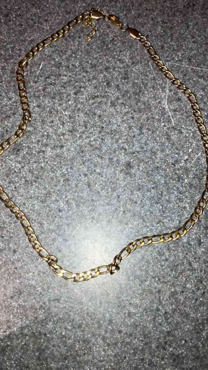 Elegant Gold Chain Necklace - Surprise, Arizona - FleaMarketBay