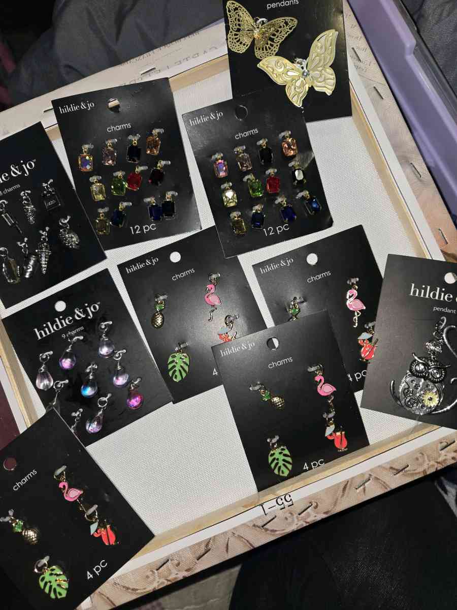 bundle of brand new charms an pendants selling together - Manteca, California