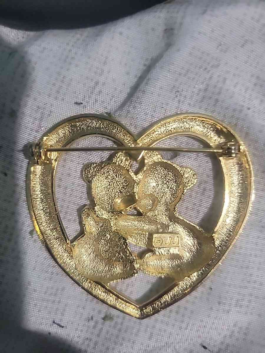 hugging bear Brooch - Brighton, Michigan - FleaMarketBay
