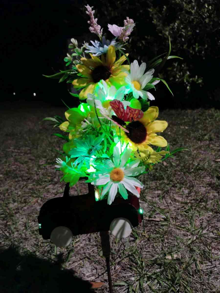 light up graveside flowers for loved ones - Jacksonville, Florida - FleaMarketBay