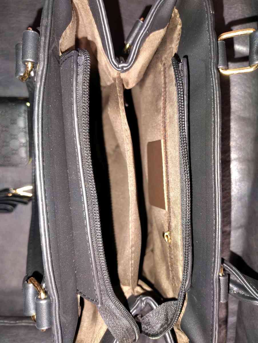 Black handbag set - Milwaukee, Wisconsin - FleaMarketBay