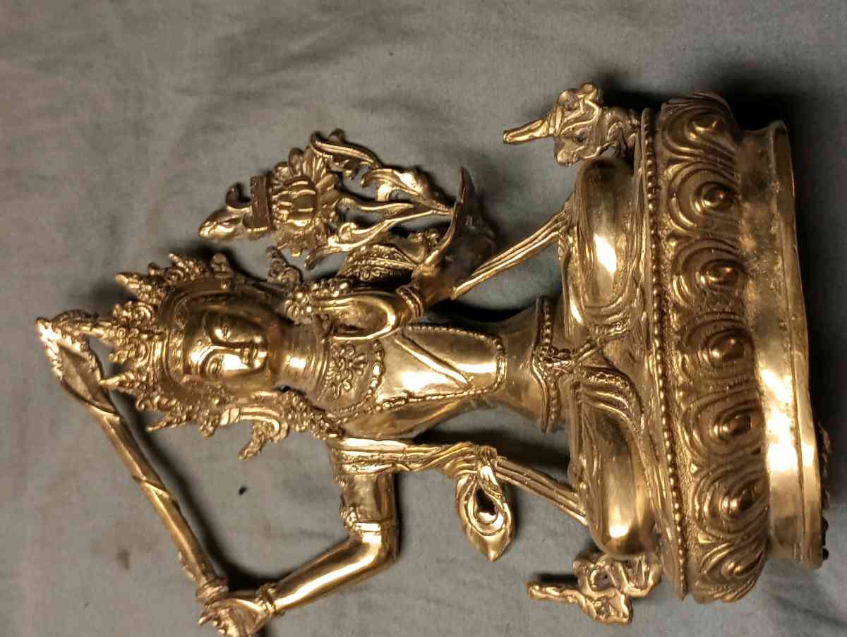 brass statue - Indianola, Iowa - FleaMarketBay