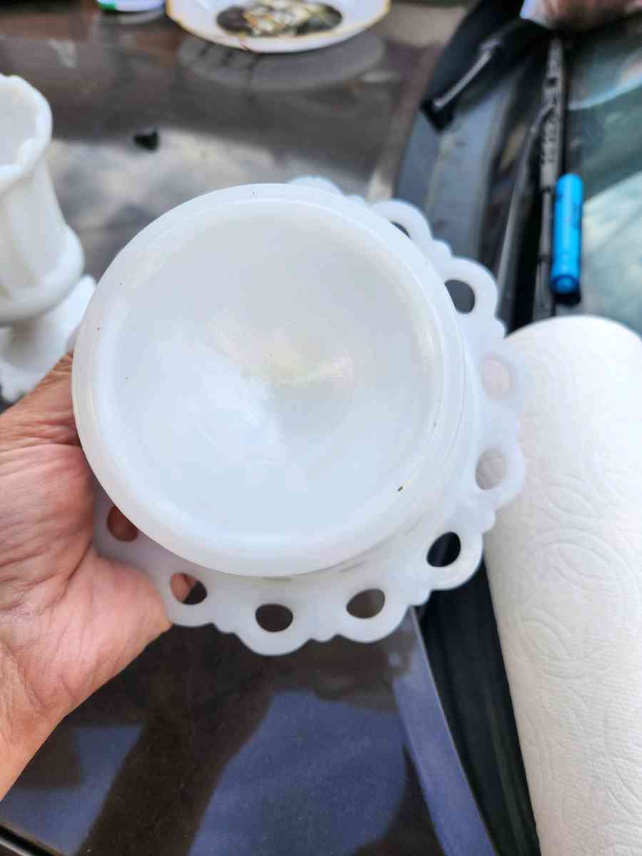 vantage white milk glass at least 50 years old - Stockton, California - FleaMarketBay