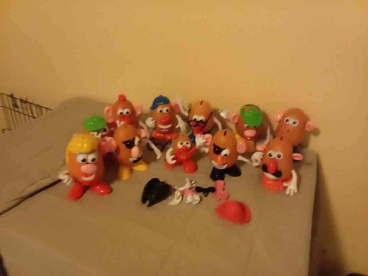 variety of toys - Gainesboro, Tennessee - FleaMarketBay