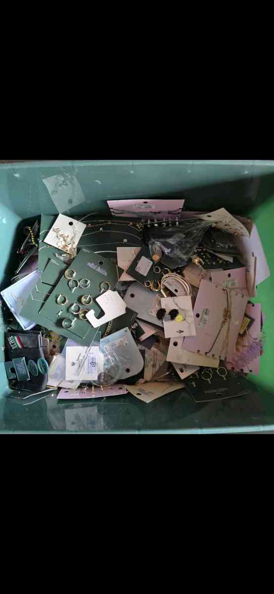 NEW WOMEN CLOTHES 1 2 3 A PIECE - Indianapolis, Indiana - FleaMarketBay