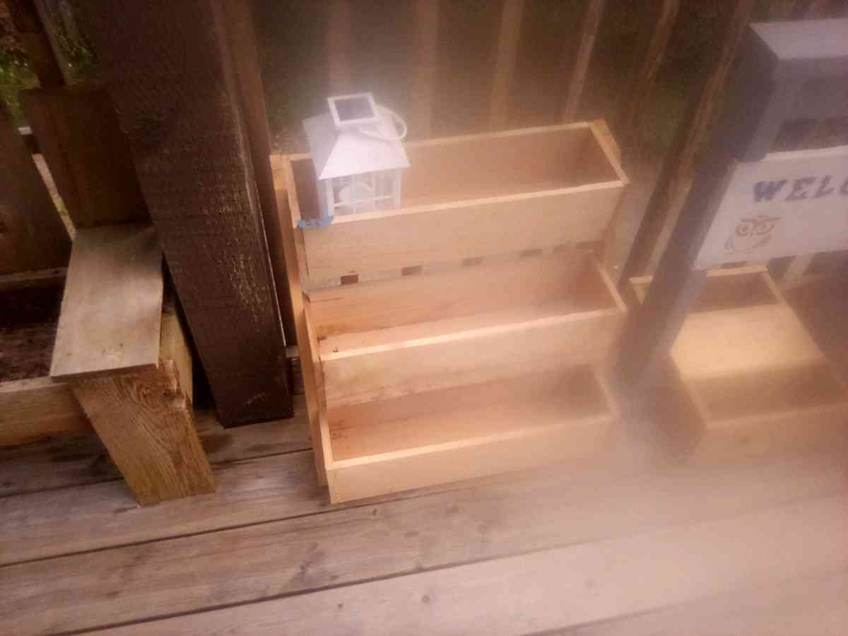 three tier planter - Newport, Oregon - FleaMarketBay