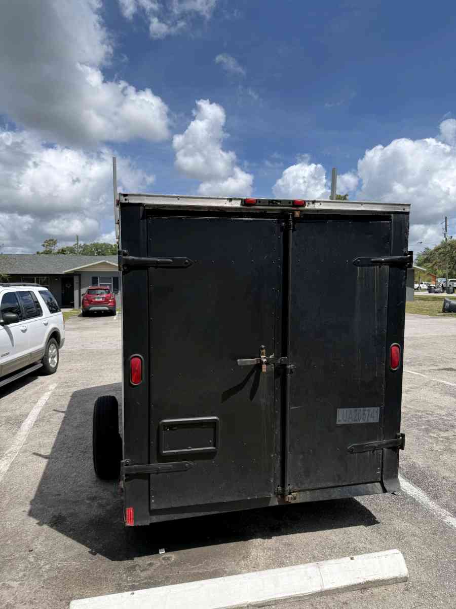 enclosed trailer - Winter Haven, Florida - FleaMarketBay
