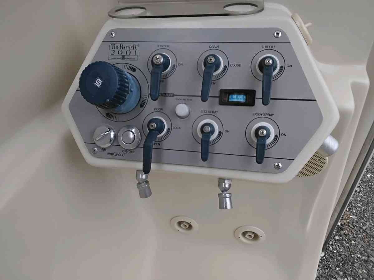Walk In Bath Tub with Showering Head Plus Whirlpool Like New - Williamstown, New Jersey - FleaMarketBay