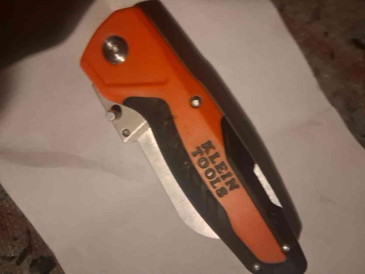 assorted variety of knives 70bucksfor all OBO will negotiate - Farmingdale, Maine